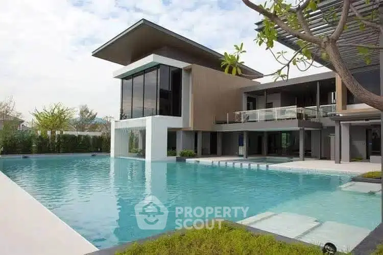 Luxurious modern villa with expansive pool and sleek architectural design, perfect for upscale living.