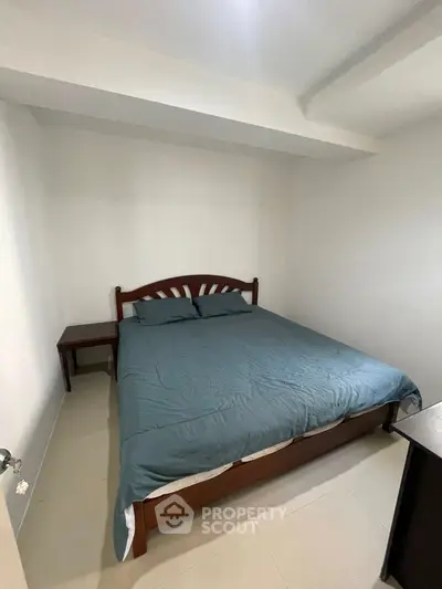 Cozy bedroom with a comfortable bed and minimalist decor, perfect for relaxation.