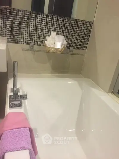 Fully Furnished 1 Bedroom Condo at Rhythm Sukhumvit 44 1-5