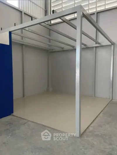 Spacious industrial unit with high ceilings and open layout, ideal for storage or workshop use.