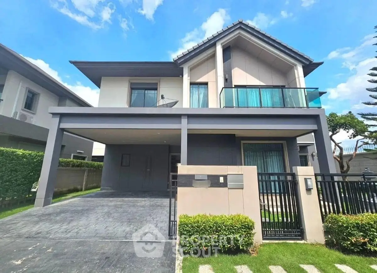 Stunning modern two-story house with spacious driveway and lush greenery, perfect for family living.