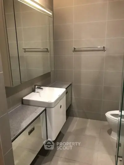 Modern bathroom with sleek design and elegant fixtures