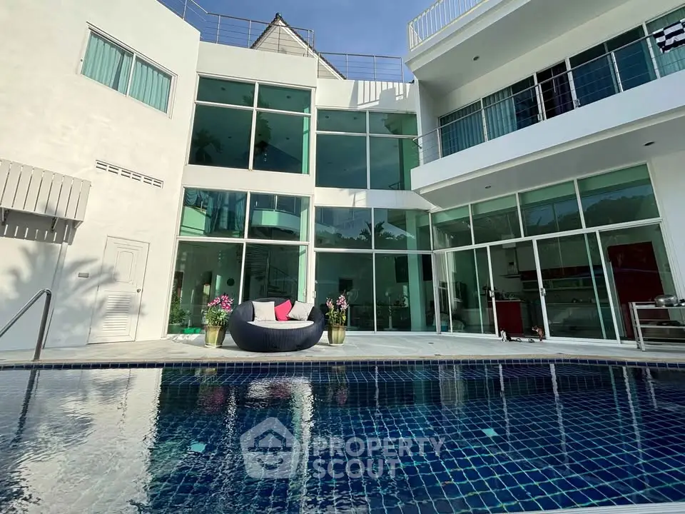 Luxurious modern villa with stunning pool and spacious outdoor area