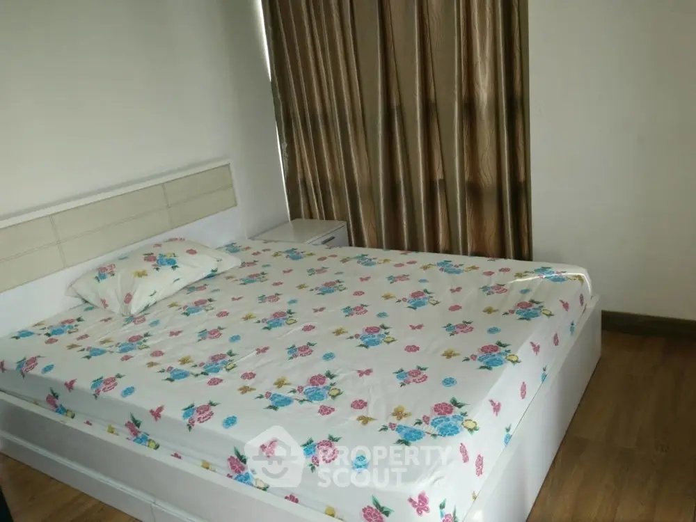  1 Bedroom Condo at The Kris Express 2-1