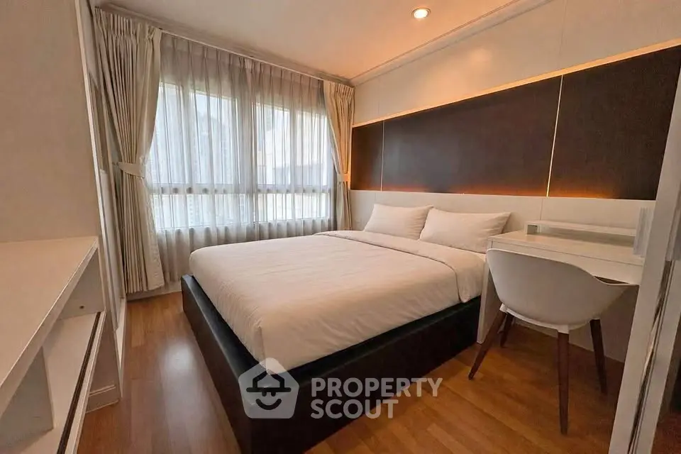 Modern bedroom with cozy lighting and elegant furnishings in a stylish apartment.