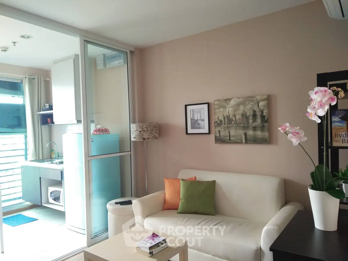  1 Bedroom Condo at The Base Sukhumvit 77 Livingroom