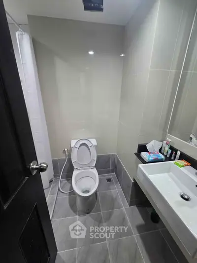 Modern bathroom with sleek fixtures and tiled flooring