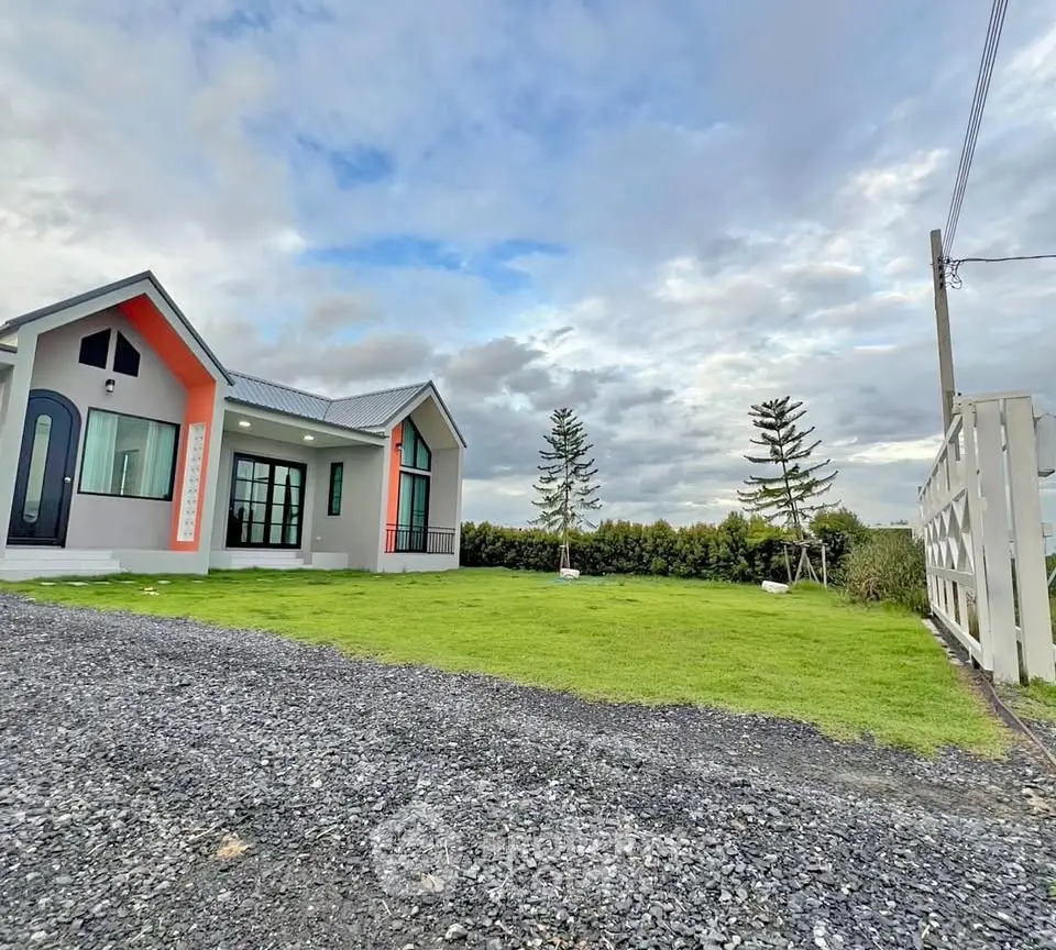 Charming modern house with spacious green lawn and scenic sky view, perfect for family living.