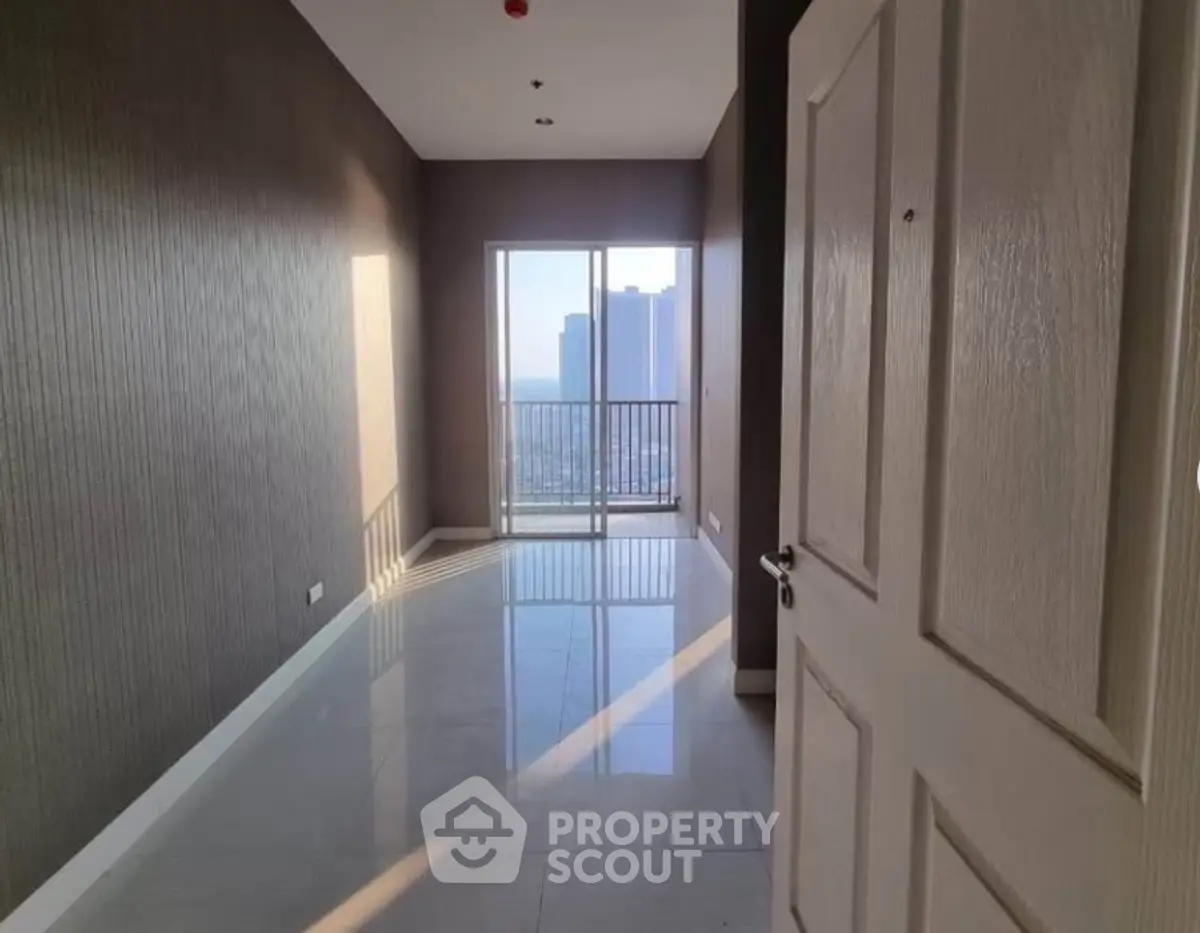 Spacious apartment with stunning city view and ample natural light