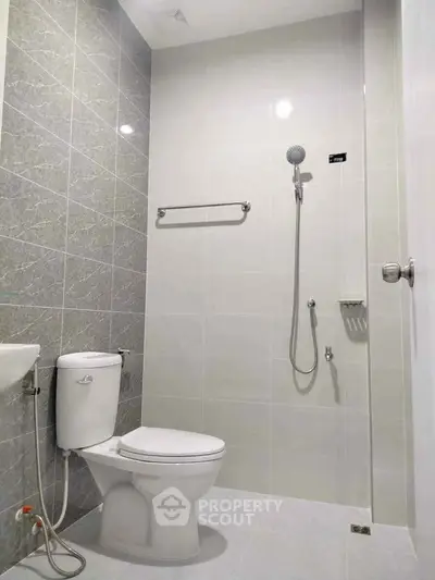 Modern bathroom with sleek tiles and contemporary fixtures