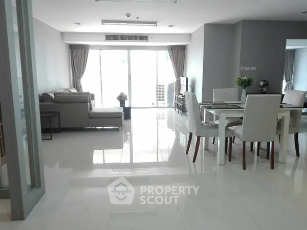 image_rental-5298350