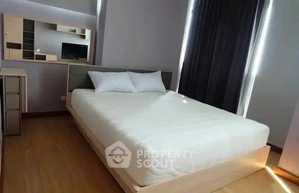 Modern bedroom with sleek design and cozy ambiance, featuring a comfortable bed and stylish decor.