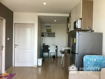 Fully Furnished 2 Bedrooms Condo at The Unique ลาดพร้าว 26 Livingroom