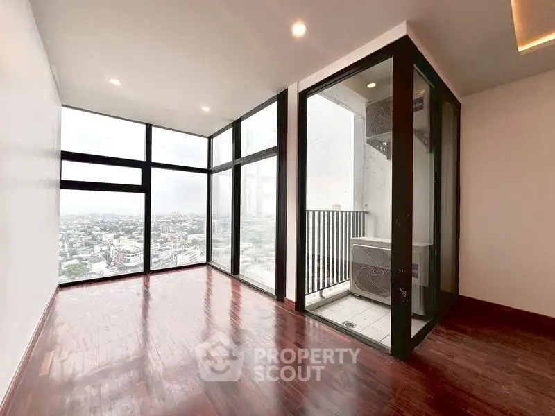 Spacious corner unit with floor-to-ceiling windows and stunning city view.