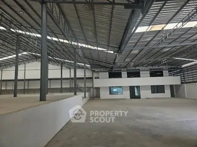 Spacious industrial warehouse with high ceilings and ample storage space.