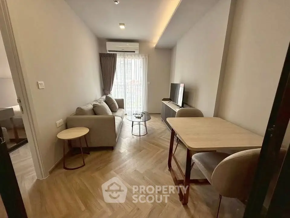Modern living room with stylish furniture and natural light, perfect for relaxation and entertainment.