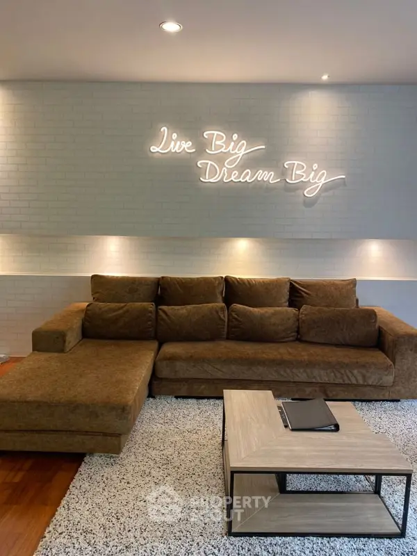 image_rental-5718656