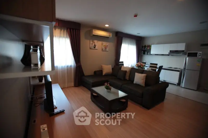  2 Bedrooms Condo at Renova Residence Chidlom Condominium-1