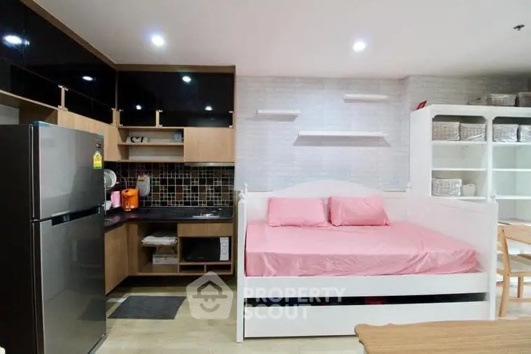 Fully Furnished 1 Bedroom Condo at The Tempo Grand Wutthakat-1