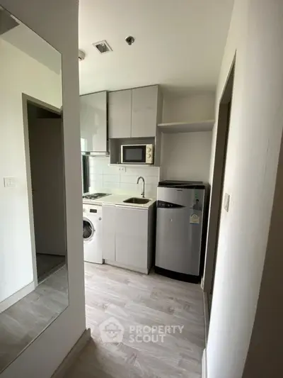  1 Bedroom Condo at Ideo Mobi Sukhumvit-5