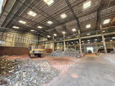 Spacious industrial warehouse with high ceilings and ample storage space.