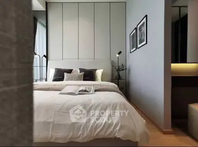 Modern bedroom with stylish decor and cozy ambiance, featuring a comfortable bed and elegant lighting.