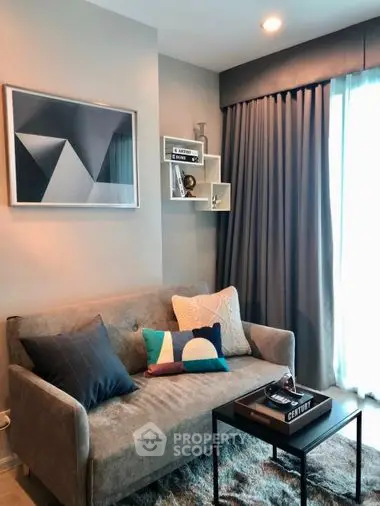 Fully Furnished 1 Bedroom Condo at Ideo Mobi Charan Interchange Livingroom