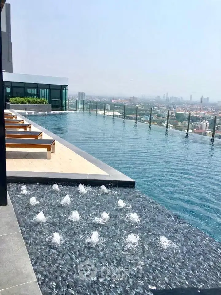 Luxurious rooftop infinity pool with stunning city skyline views, perfect for relaxation and leisure.