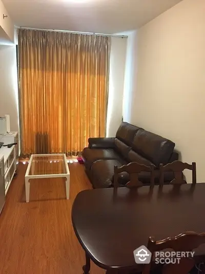  1 Bedroom Condo at Supalai Premier Place Asok Livingroom