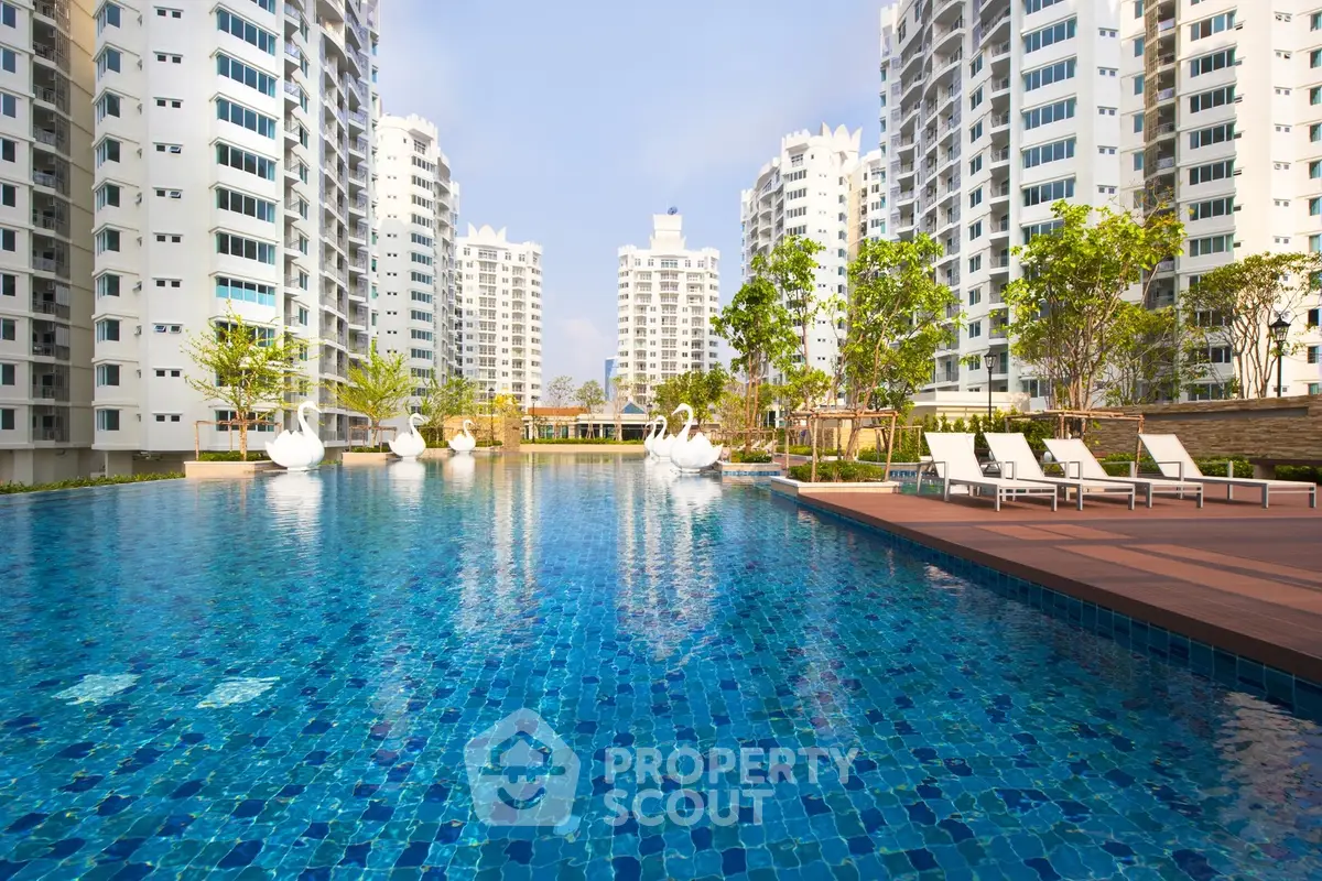 Luxurious residential complex with stunning pool and modern architecture.