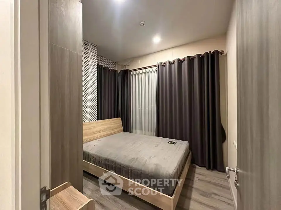 Modern bedroom with sleek design and cozy ambiance, featuring a comfortable bed and stylish decor.