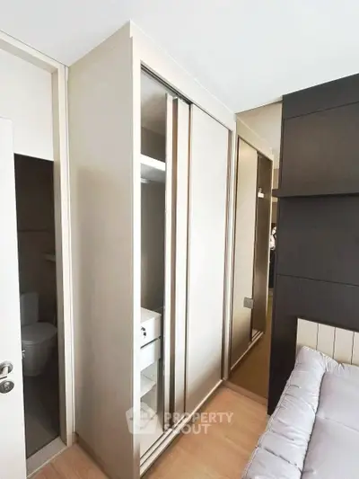 Modern bedroom with sliding closet doors and cozy bed setup