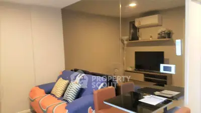Cozy living room with modern decor and air conditioning, perfect for relaxation and entertainment.