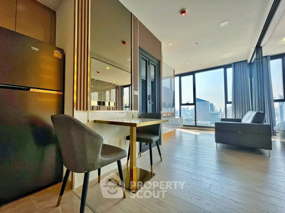 Modern living room with city view, featuring sleek furniture and floor-to-ceiling windows.