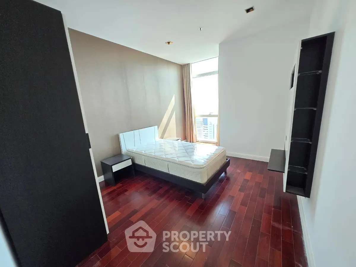 Spacious bedroom with modern design and hardwood floors