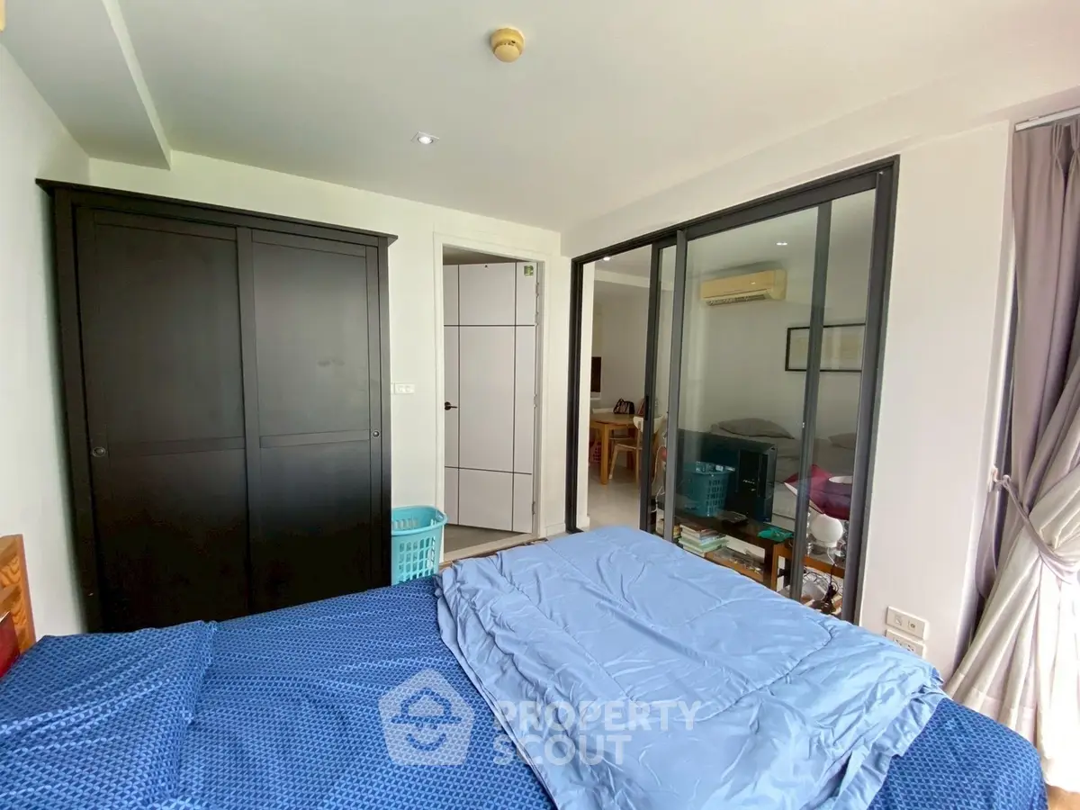 Spacious bedroom with modern decor and large wardrobe in a stylish apartment.