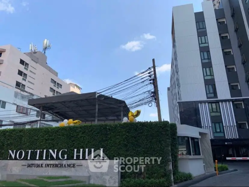 Modern condominium building with lush greenery at Notting Hill Jatujak Interchange.