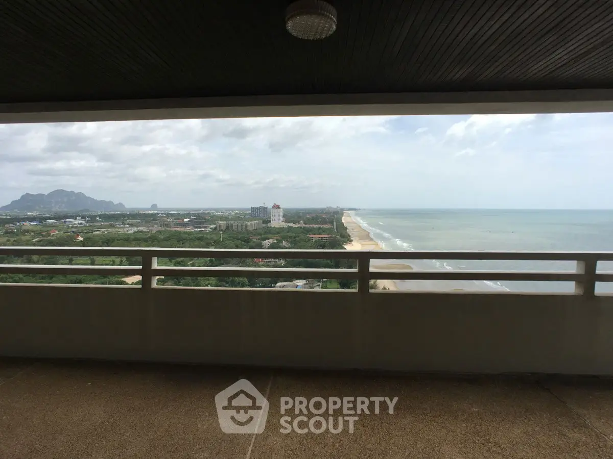 Stunning panoramic ocean view from a high-rise balcony, perfect for relaxation and enjoying the horizon.