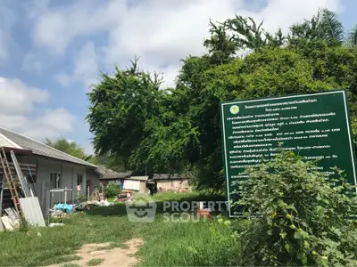 Rural property with lush greenery and a small house, ideal for nature lovers seeking tranquility.