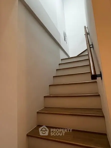 image_rental-28878152