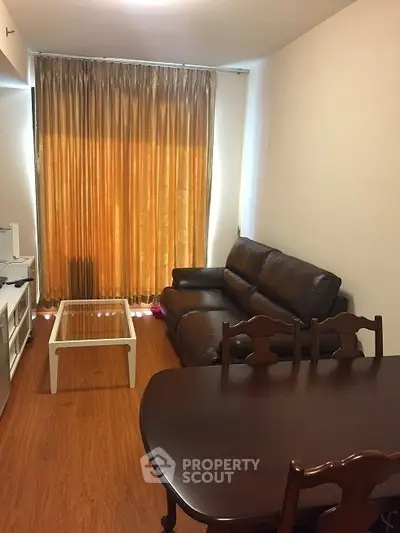  1 Bedroom Condo at Supalai Premier Place Asok Livingroom
