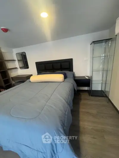 Modern bedroom with sleek design and cozy ambiance, featuring a comfortable bed and stylish decor.