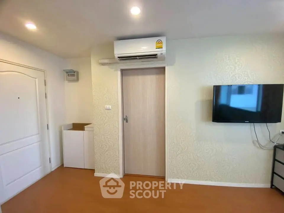 Modern living room with air conditioning and wall-mounted TV