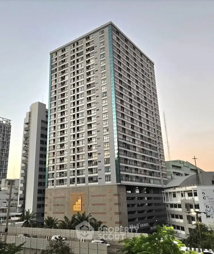 Modern high-rise building with sleek design and urban surroundings, perfect for city living.