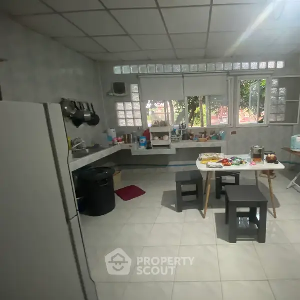 image_rental-7653694