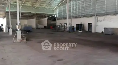 Spacious industrial warehouse with high ceilings and ample storage space.