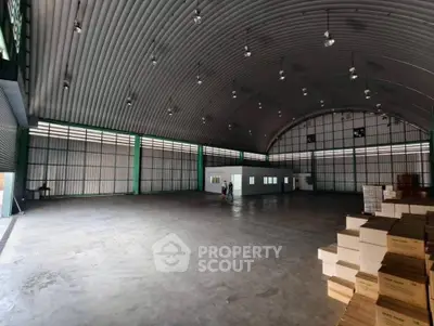 Spacious industrial warehouse with high ceilings and ample storage space