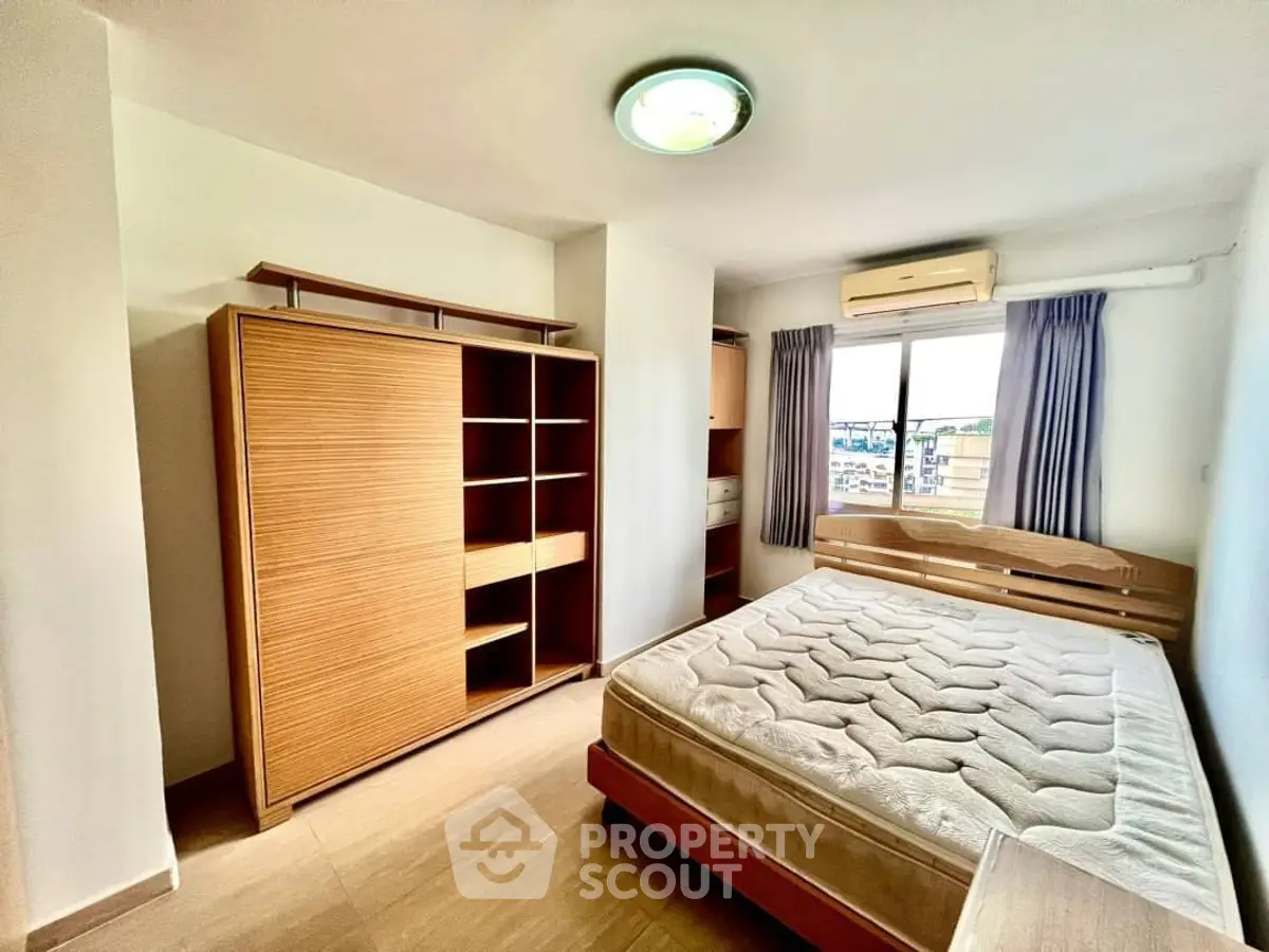 Spacious bedroom with natural light and modern furnishings