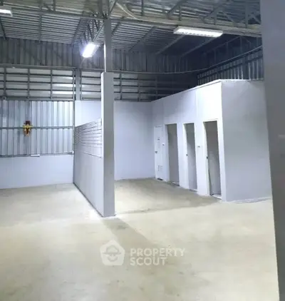 Spacious industrial warehouse interior with high ceilings and ample storage space.