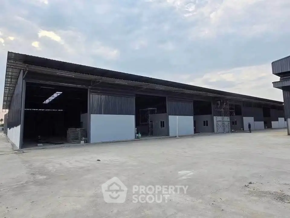 Spacious industrial warehouse with ample outdoor space and modern design.